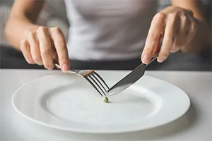 At War with Food: Trauma-Informed Clinical Skills for Treating the Spectrum of Eating Disorders