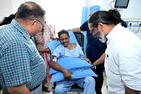 झारखंड के सीएम हेमंत सोरेन ने आज रांची के दीपाटोली स्तिथ Curesta Hospital पहुंचकर इलाजरत पूर्व अंतरराष्ट्रीय हॉकी खिलाड़ी बिमल लकड़ा के स्वास्थ्य की जानकारी ली