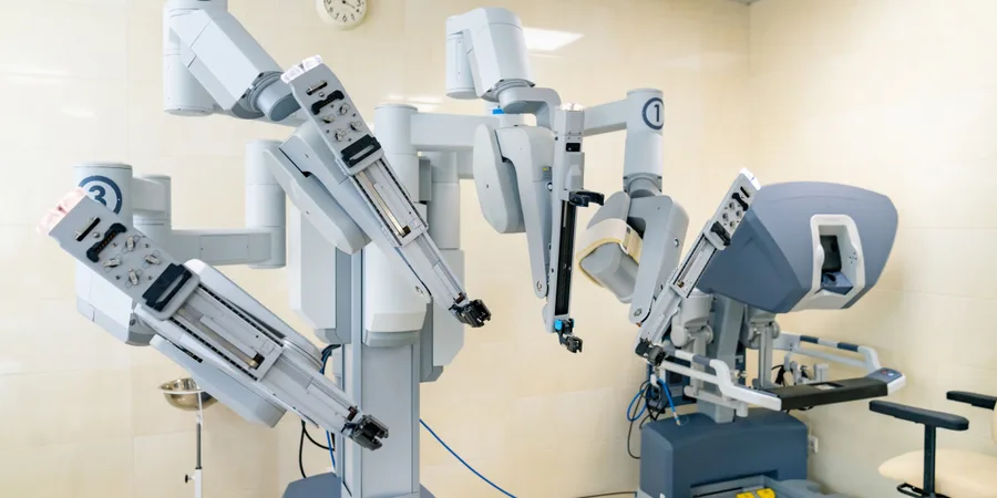 Da Vinci robotic surgery arms used for minimally invasive cancer surgery