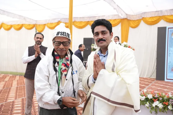 Dr. Kapoor honoured with a shawl at a community felicitation