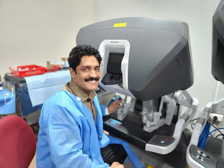 Dr. Kapoor seated at the da Vinci robotic surgical console