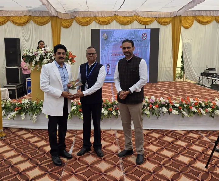 Dr. Kapoor felicitated at a CME on digestive disorders