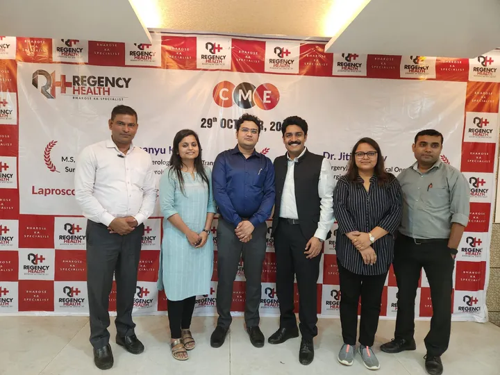 Dr. Kapoor with the organising team at a Regency Health CME on laparoscopic surgery