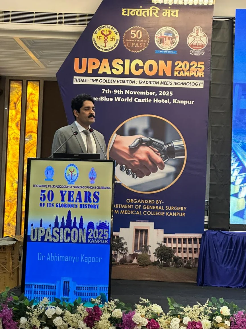 Dr. Abhimanyu Kapoor speaking at UPASICON 2025, the UP state surgical conference in Kanpur