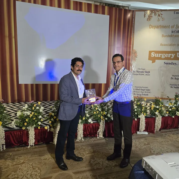 Dr. Kapoor felicitated at Surgery Update 2025, Jhansi