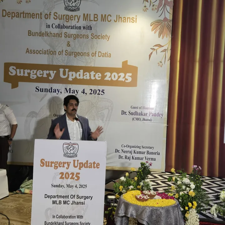 Dr. Kapoor speaking at Surgery Update 2025, MLB Medical College, Jhansi