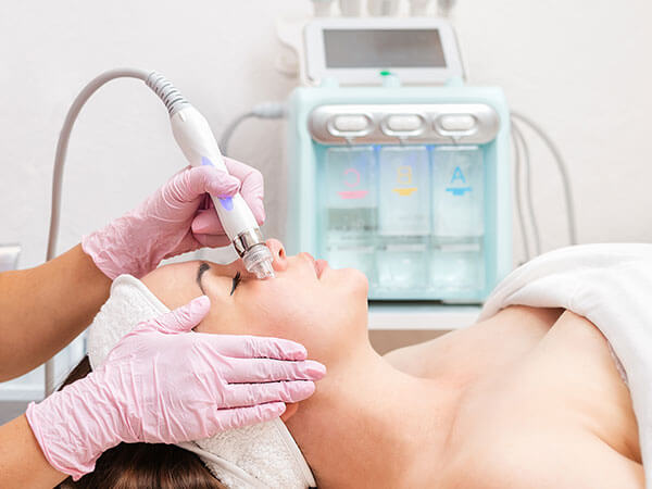 How Does HydraFacial Treatment Done?